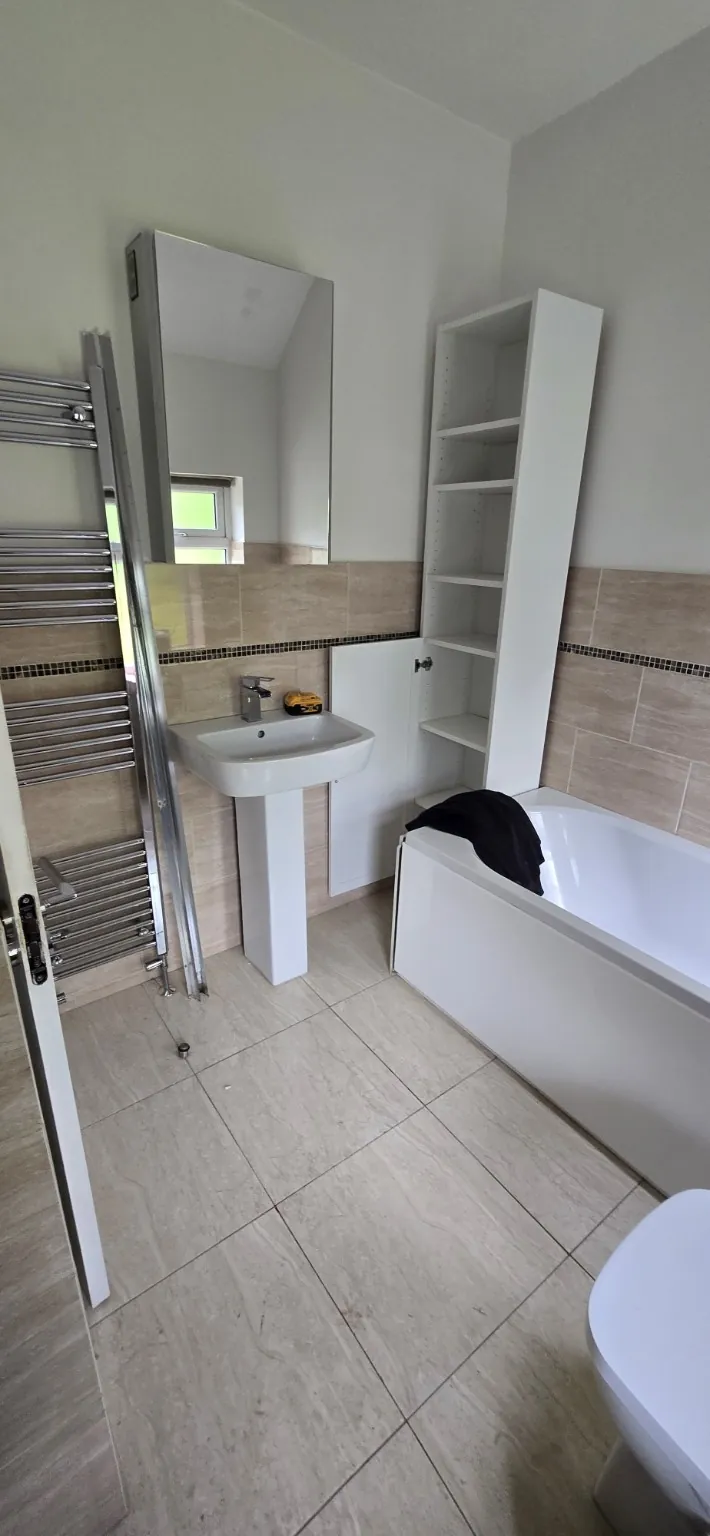 Original pedestal basin, wall cabinet and bath in the Worsley bathroom before replacement.